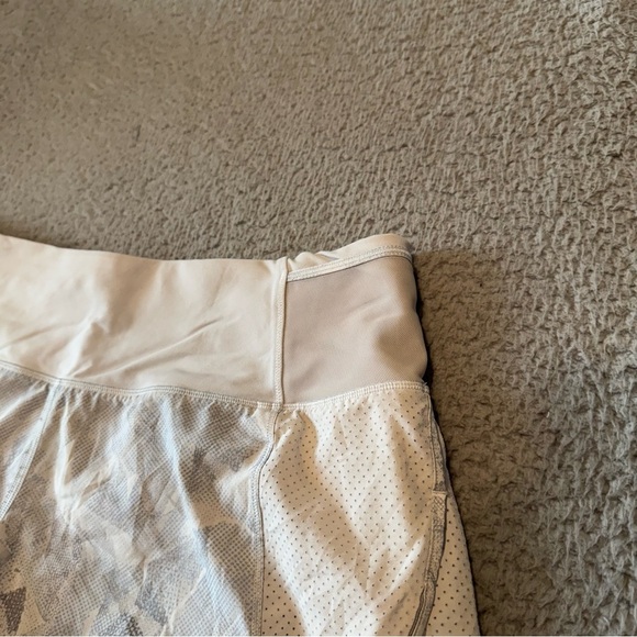 Lululemon | Real Quick Short Perforated 3.5" in Jasmine White Multi Running 8 - Picture 3 of 12